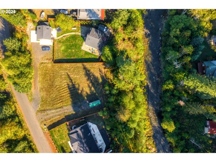 222 Edgewater Dr, Carson