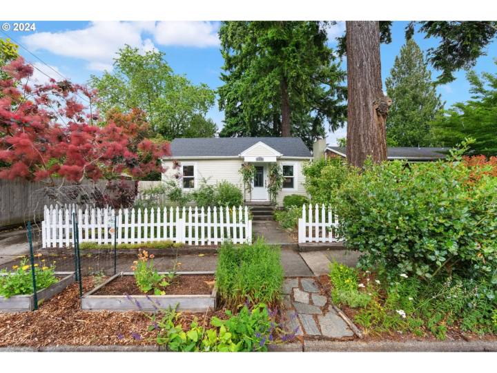 5923 SE Haig St, Portland