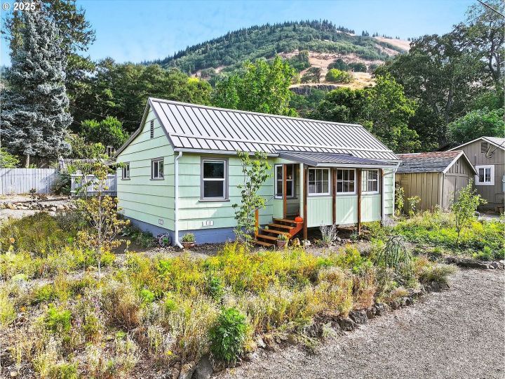 218 W Franklin St, Bingen