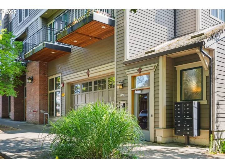 1540 SE Martins St D, Portland