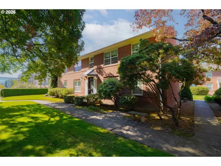 306 E 12TH ST C, Vancouver