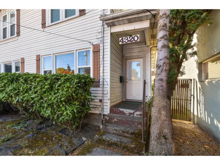 4320 SE HAWTHORNE BLVD, Portland