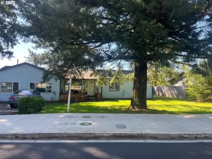 933 SE 174TH AVE, Portland