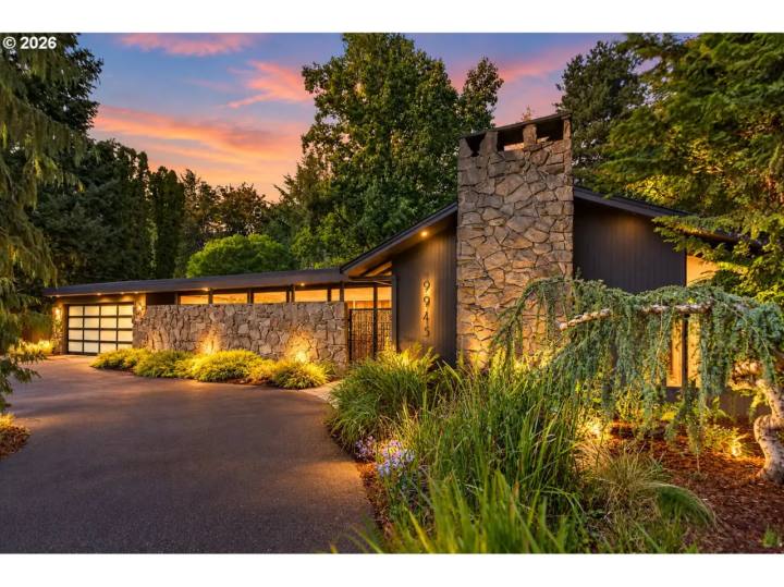 9945 SW HAWTHORNE LN, Portland