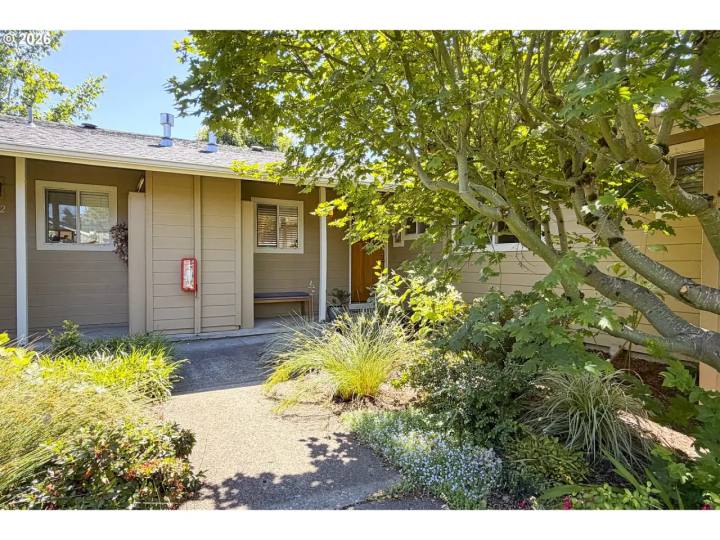 104 SE 73RD AVE, Portland