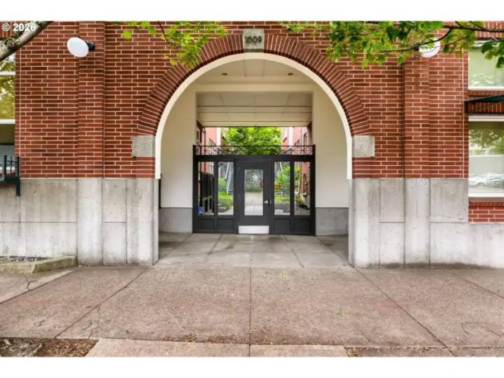 1009 NW HOYT ST 204, Portland