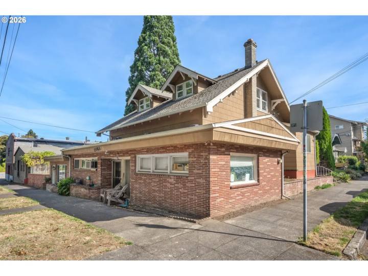 906 NE 24TH AVE, Portland