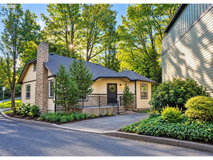 802 NW 5TH CIR, Camas