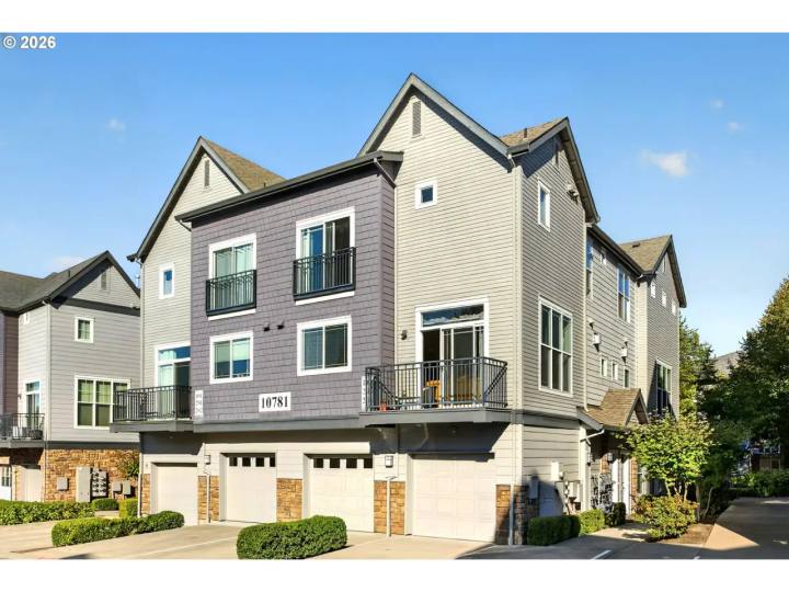 10781 NE RED WING WAY 204, Hillsboro