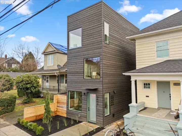 3530 N BORTHWICK AVE, Portland