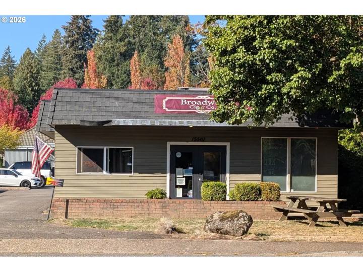 15561 BOONES FERRY RD, Lake Oswego