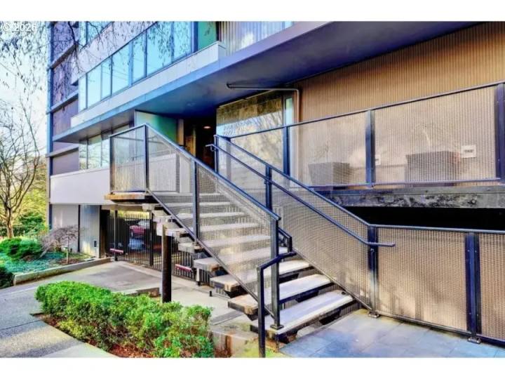 2020 SW MAIN ST 402, Portland