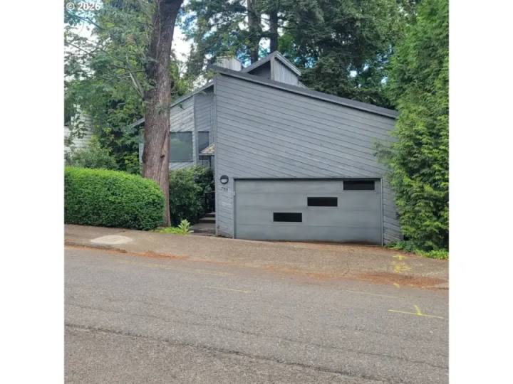 755 SW CHESTNUT ST, Portland