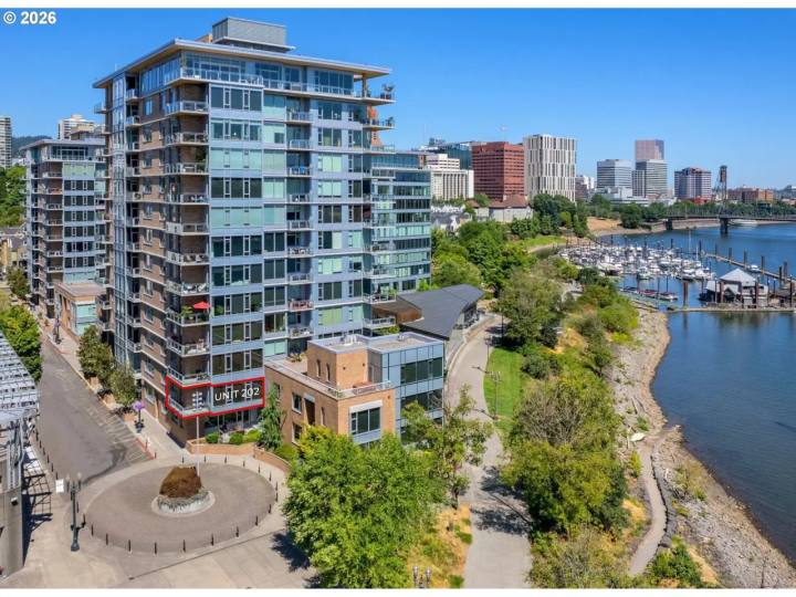 1920 S RIVER DR 202, Portland