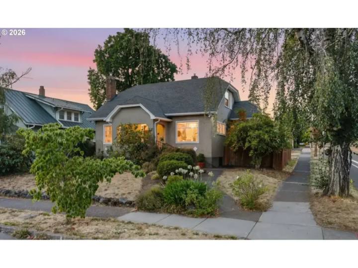 300 W 27TH ST, Vancouver